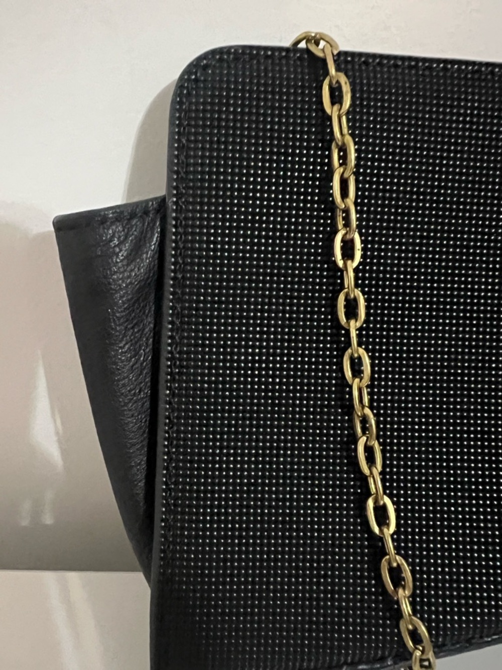 Pore La Victoire Black Leather Chain Strap Crossbody Evening Bag w/Gold Hardware - Picture 3 of 10